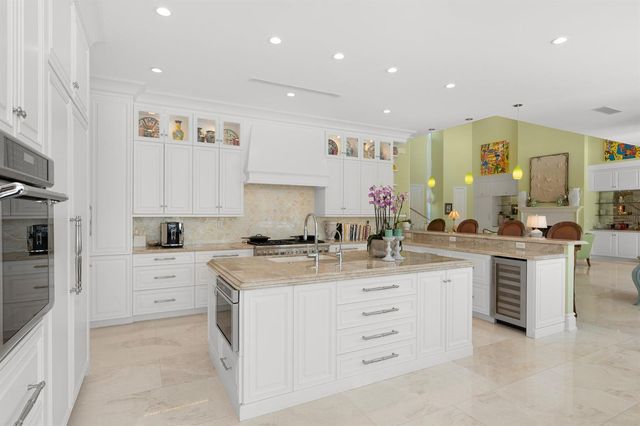 2870 NE 24th Place, Fort Lauderdale, FL 33305