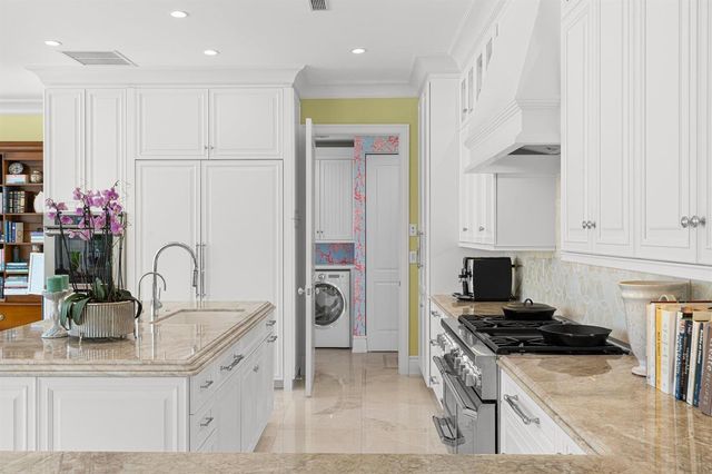 2870 NE 24th Place, Fort Lauderdale, FL 33305