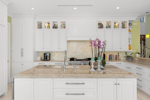 2870 NE 24th Place, Fort Lauderdale, FL 33305