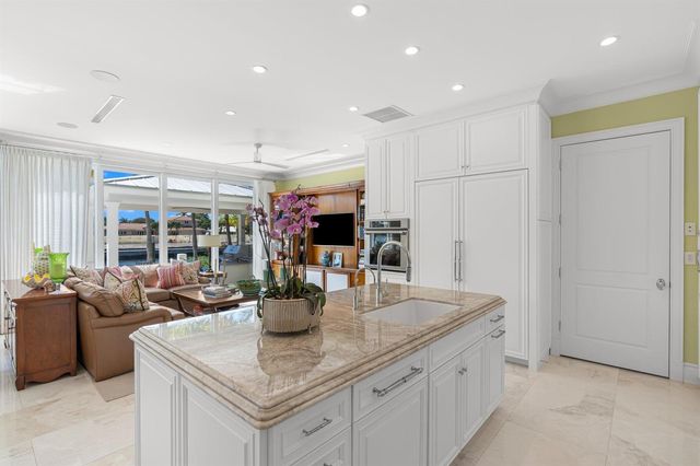 2870 NE 24th Place, Fort Lauderdale, FL 33305