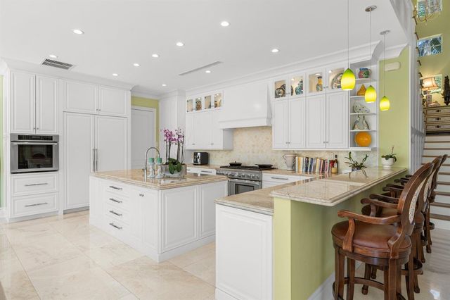 2870 NE 24th Place, Fort Lauderdale, FL 33305