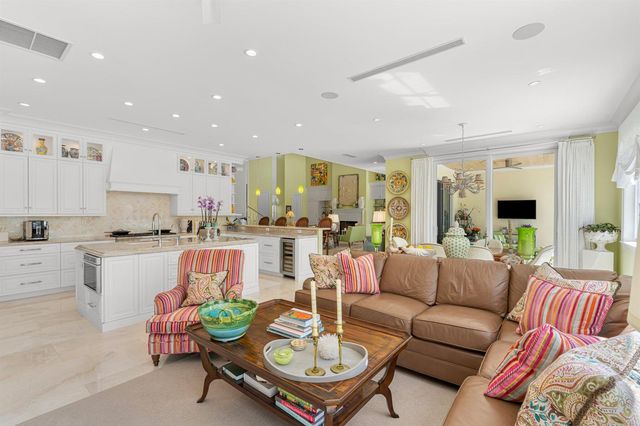 2870 NE 24th Place, Fort Lauderdale, FL 33305