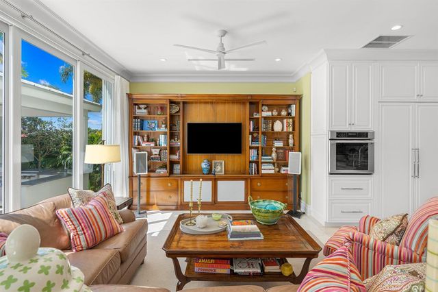 2870 NE 24th Place, Fort Lauderdale, FL 33305