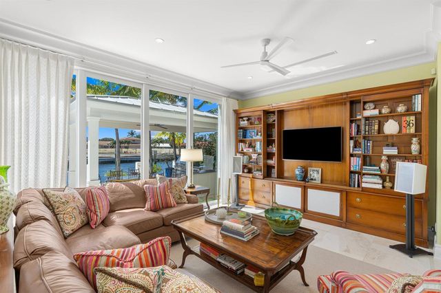 2870 NE 24th Place, Fort Lauderdale, FL 33305