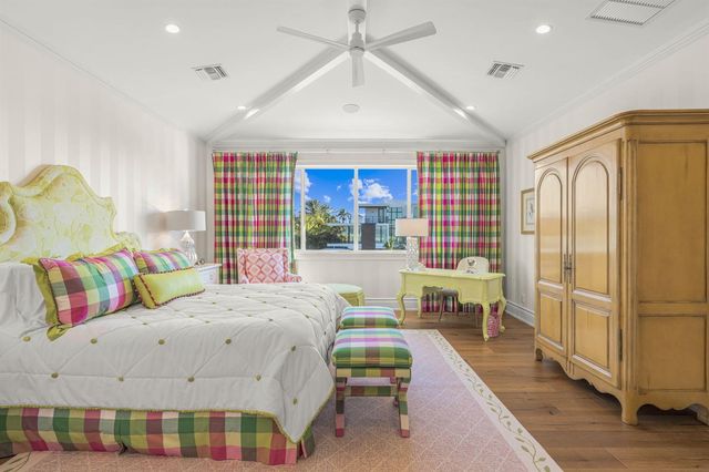 2870 NE 24th Place, Fort Lauderdale, FL 33305