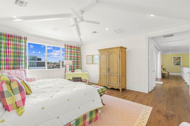 2870 NE 24th Place, Fort Lauderdale, FL 33305