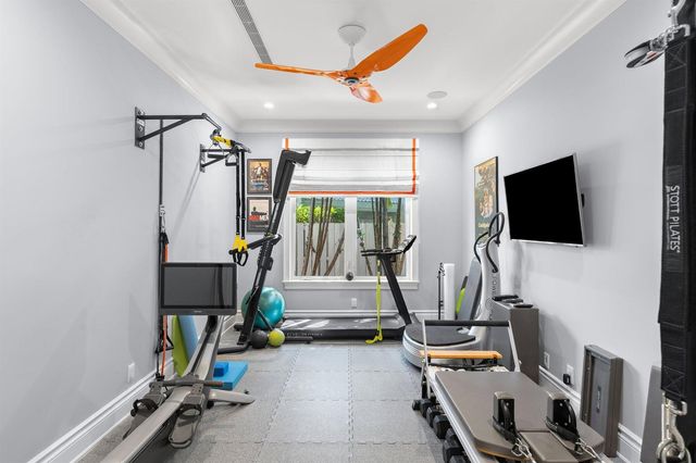 2870 NE 24th Place, Fort Lauderdale, FL 33305