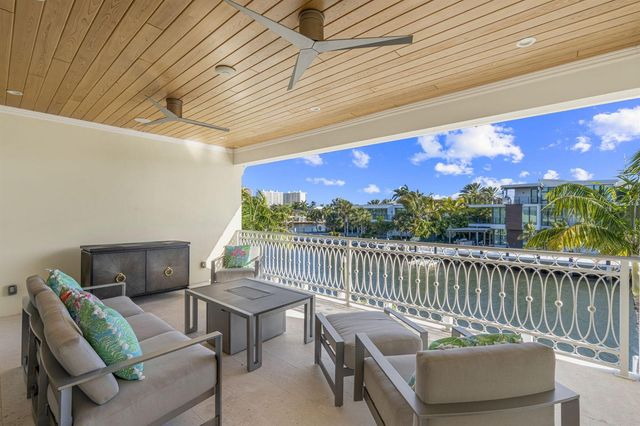 2870 NE 24th Place, Fort Lauderdale, FL 33305