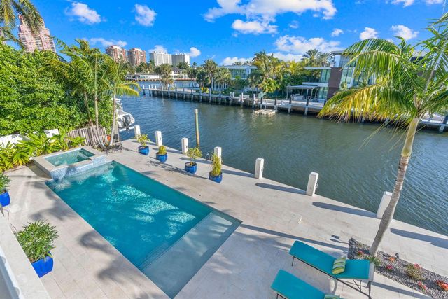 2870 NE 24th Place, Fort Lauderdale, FL 33305