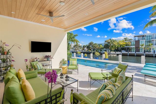 2870 NE 24th Place, Fort Lauderdale, FL 33305