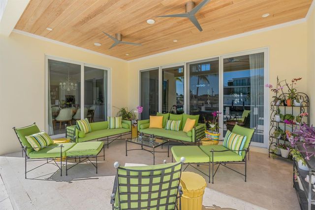 2870 NE 24th Place, Fort Lauderdale, FL 33305