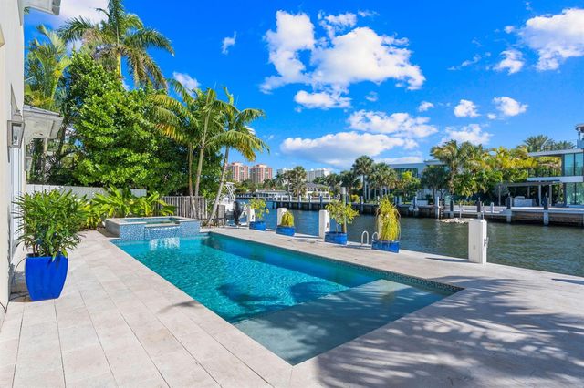 2870 NE 24th Place, Fort Lauderdale, FL 33305