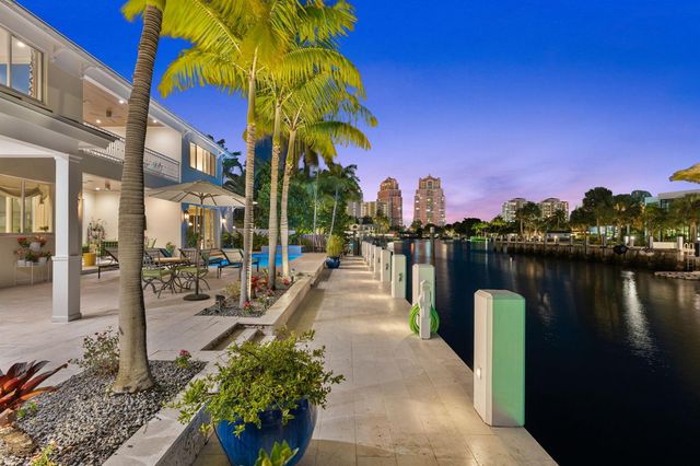 2870 NE 24th Place, Fort Lauderdale, FL 33305