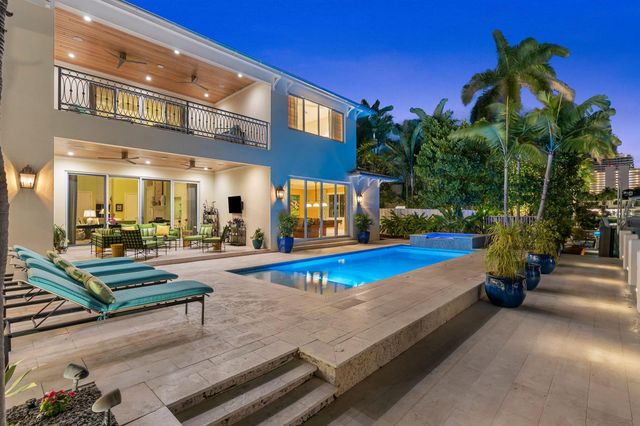 2870 NE 24th Place, Fort Lauderdale, FL 33305