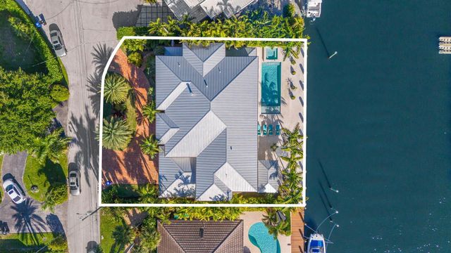 2870 NE 24th Place, Fort Lauderdale, FL 33305