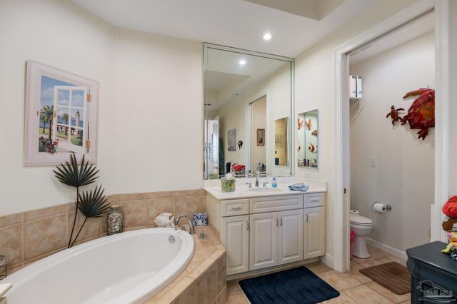 612 Lost Key Dr 1003B, Pensacola, FL 32507