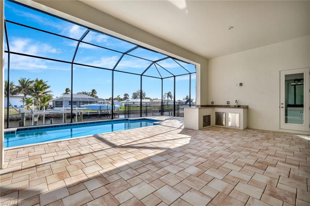 Image 12 of property listing at 1205 SE 20th CT, Cape Coral, FL 33990