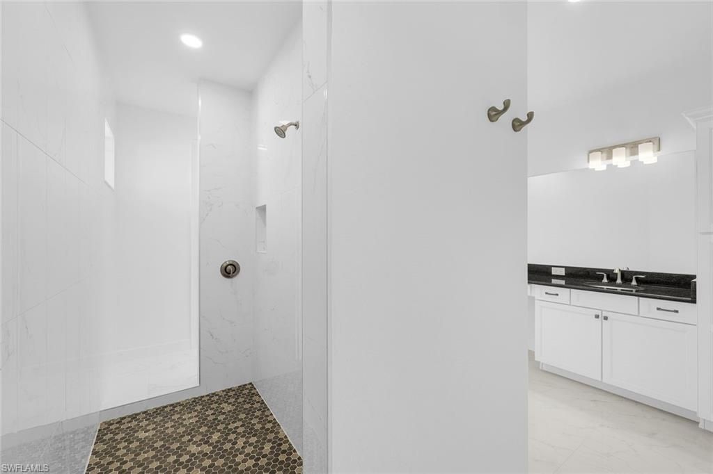 Image 33 of property listing at 1205 SE 20th CT, Cape Coral, FL 33990