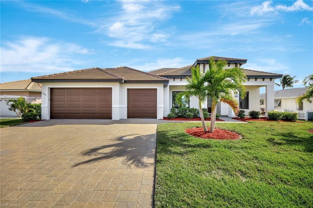 Image 5 of property listing at 1205 SE 20th CT, Cape Coral, FL 33990