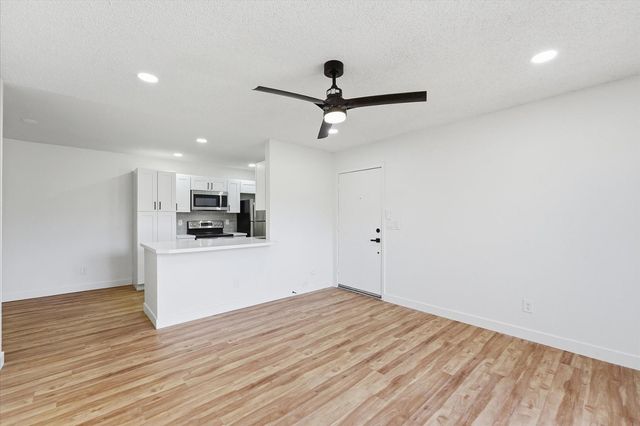 1942 S Emerson 107, Mesa, AZ 85210