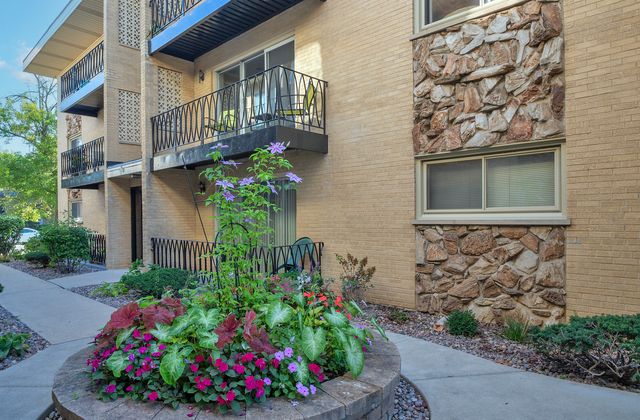 6852 N Northwest Highway 2B, Chicago, IL 60631