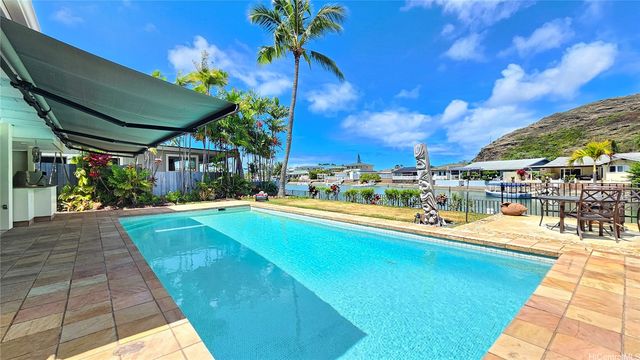 656 Kumukahi Place, Honolulu, HI 96825