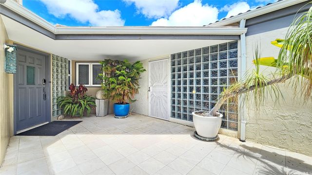 656 Kumukahi Place, Honolulu, HI 96825