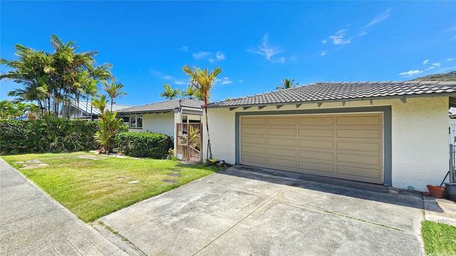 656 Kumukahi Place, Honolulu, HI 96825