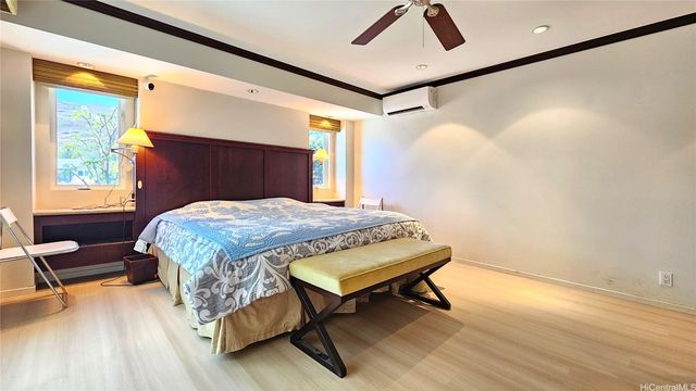 656 Kumukahi Place, Honolulu, HI 96825