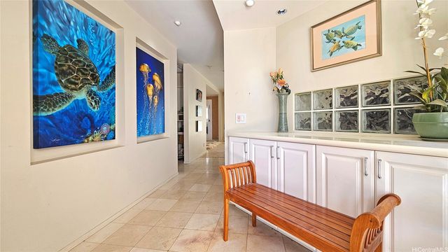 656 Kumukahi Place, Honolulu, HI 96825