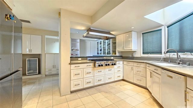 656 Kumukahi Place, Honolulu, HI 96825