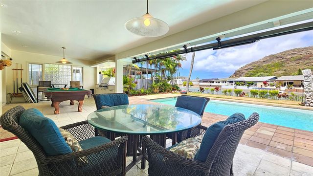 656 Kumukahi Place, Honolulu, HI 96825