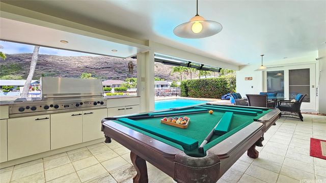656 Kumukahi Place, Honolulu, HI 96825