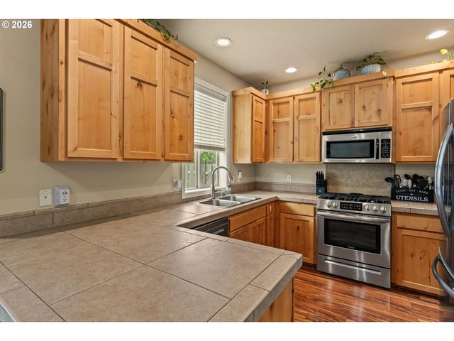 12671 VILLARD Pl, Oregon City, OR 97045