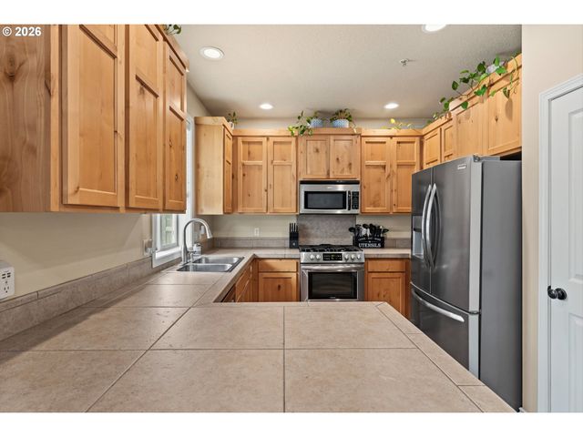 12671 VILLARD Pl, Oregon City, OR 97045