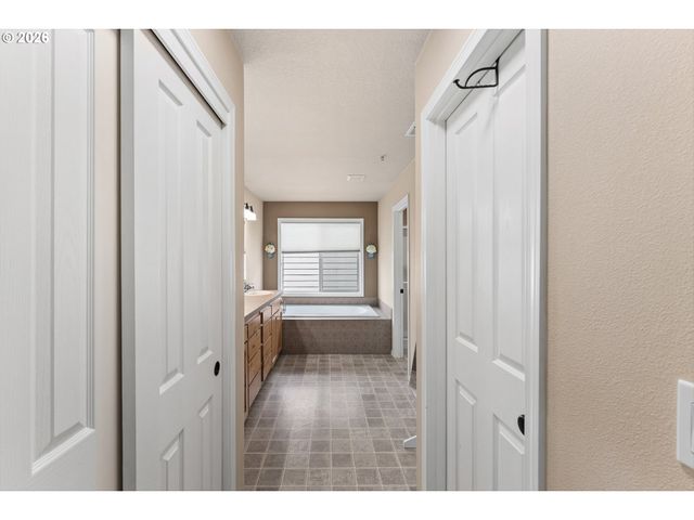12671 VILLARD Pl, Oregon City, OR 97045