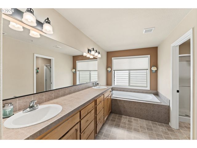 12671 VILLARD Pl, Oregon City, OR 97045