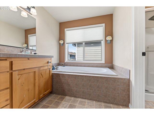 12671 VILLARD Pl, Oregon City, OR 97045