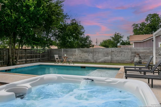 915 Bell, Fredericksburg, TX 78624