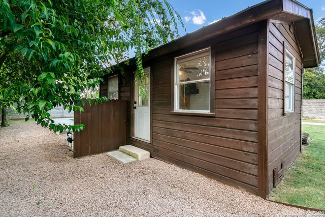 915 Bell, Fredericksburg, TX 78624