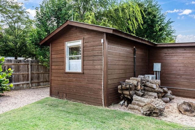 915 Bell, Fredericksburg, TX 78624