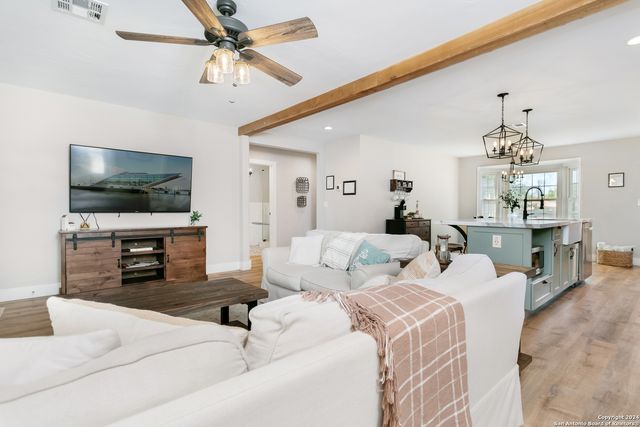 915 Bell, Fredericksburg, TX 78624