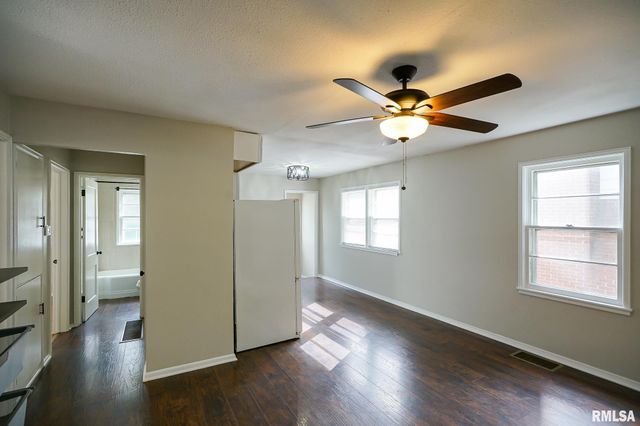 1030 E MAYWOOD Avenue, Peoria, IL 61603