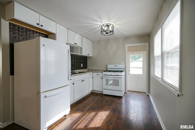 1030 E MAYWOOD Avenue, Peoria, IL 61603