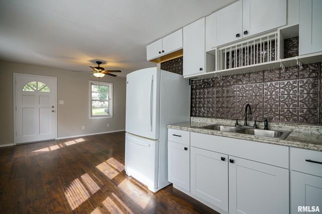 1030 E MAYWOOD Avenue, Peoria, IL 61603