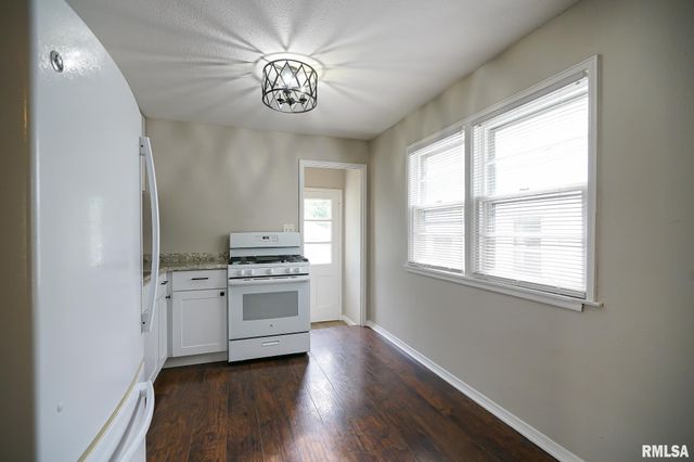 1030 E MAYWOOD Avenue, Peoria, IL 61603