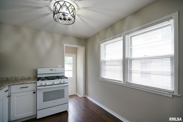1030 E MAYWOOD Avenue, Peoria, IL 61603