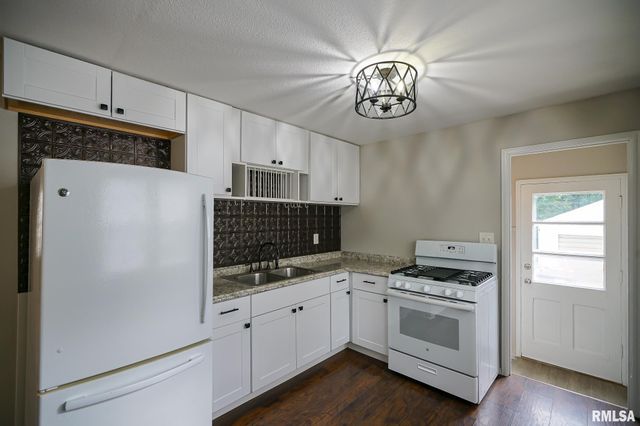 1030 E MAYWOOD Avenue, Peoria, IL 61603