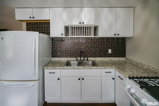 1030 E MAYWOOD Avenue, Peoria, IL 61603