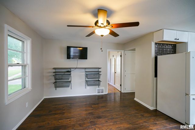 1030 E MAYWOOD Avenue, Peoria, IL 61603